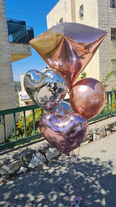 זר בלונים - יהלום 1 בלון מיילר בצורת יהלום 2 יח בלון לב מיילר 2 יח בלוני גומי 12"