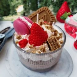 נר קינוח לוטוס מקרון ותות