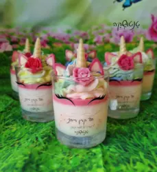 🦄 נר בכוס זכוכית בעיצוב חד קרן – קסם ריחני
